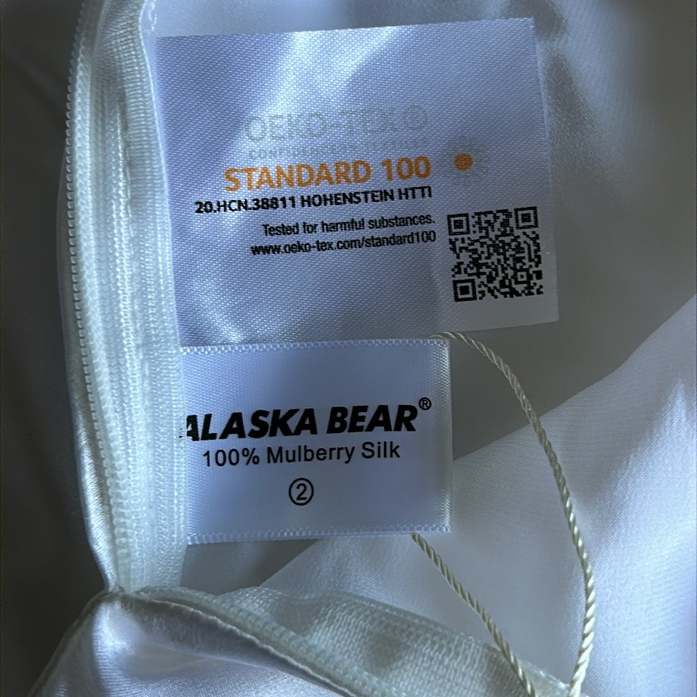 Luxurious White Satin Pillowcase - Picture 2 of 7